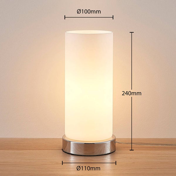 Zylindrische Tischleuchte, Glasschirm weiß, Fuß silber. Höhe 240 Millimeter, Durchmesser Schirm 100 Millimeter, Basis 110 Millimeter.