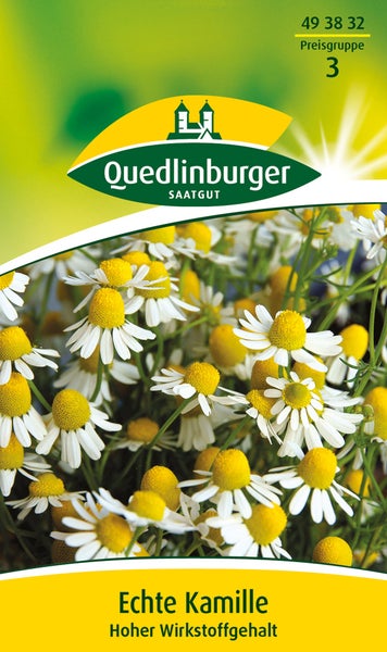 Samenpackung Echte Kamille von Quedlinburger Saatgut mit blühenden Blüten und hohem Wirkstoffgehalt.