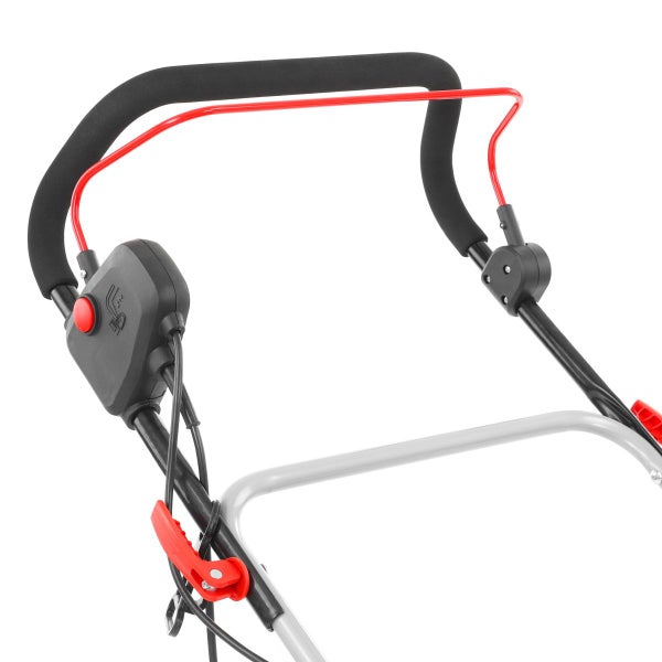 Griff einer Rasenmähmaschine mit Bedienelementen