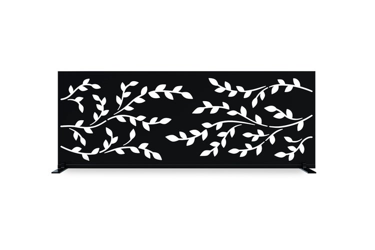 Sichtschutzelement aus Metall in Schwarz mit dekorativem Blättermuster für Garten oder Balkon.