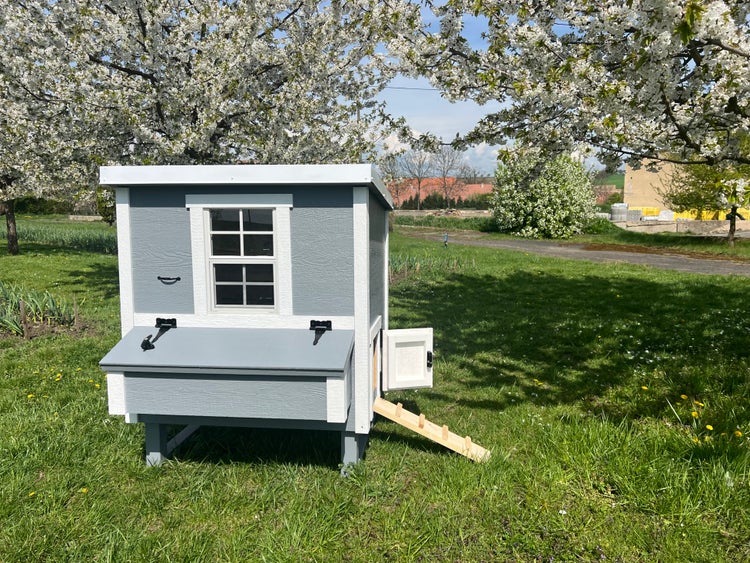 Hühnerstall Mitte EZ Chicken Home  1,68m²  127 x 133 x 158 cm Grau hergestellt in EU