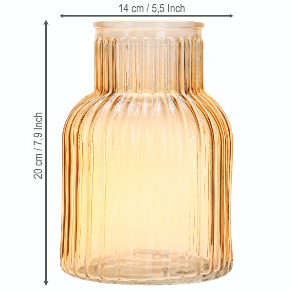 Orangefarbene gerippte Glasvase mit einer Höhe von 20 Zentimeter und einer Breite von 14 Zentimeter.