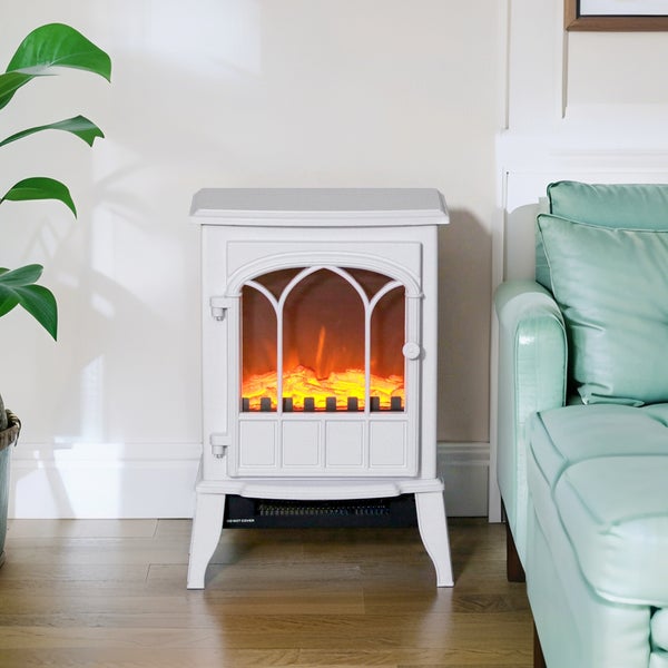 Freistehender Elektrokamin in rustikalem Design mit realistischer Flammeneffekt-Optik in einem modernen Wohnzimmerambiente.