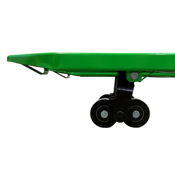 Detailansicht der Rollen eines Gabelhubwagens