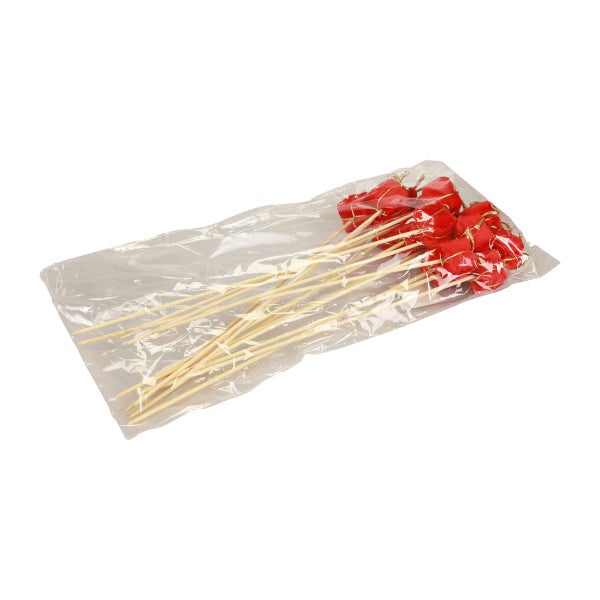 Verpackung mit Holzspießen mit roten Herzen