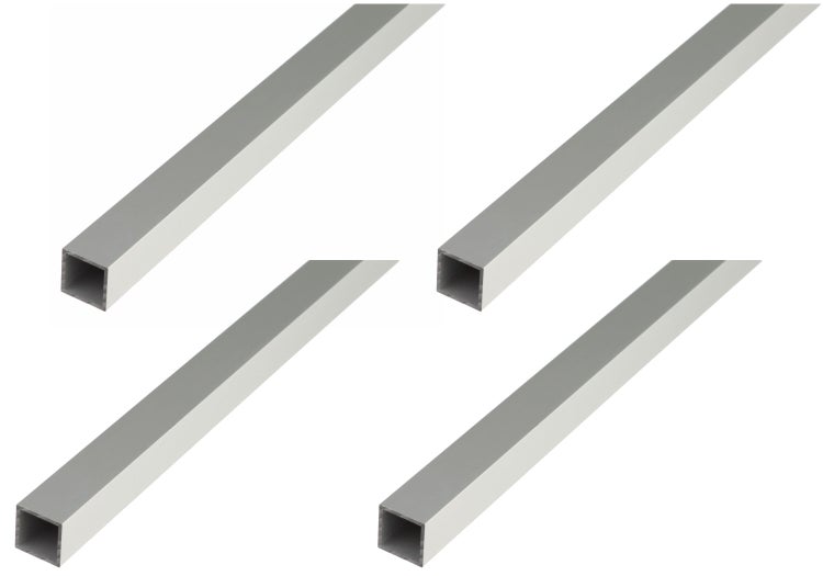 Vier Aluminium Vierkantrohre in gerader Ausrichtung