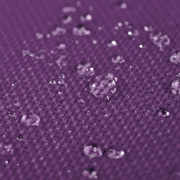 Wassertropfen auf wasserabweisendem Textilgewebe