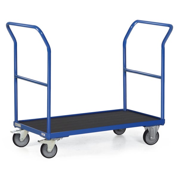 Blauer Plattformwagen mit Griff und vier Rädern.