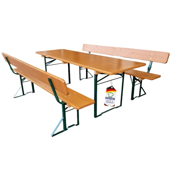 Dreiteilige Festzeltgarnitur aus Holz mit grünem Metallgestell, Tisch und zwei Bänke mit Rückenlehne. Hergestellt in Deutschland. CHEFGASTRO Logo.