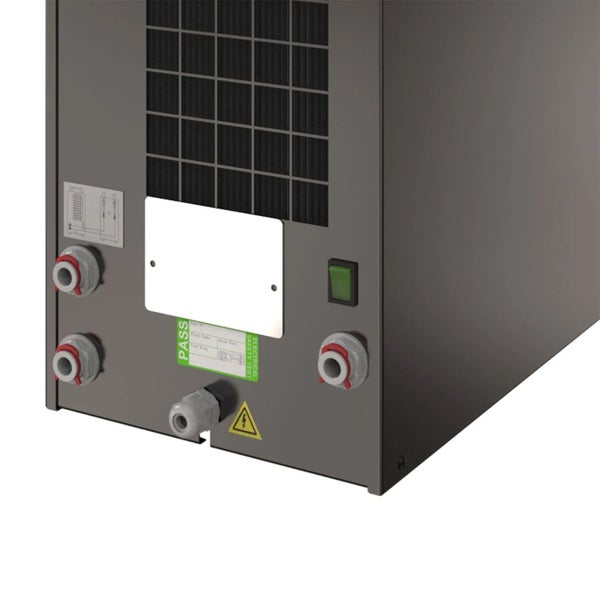 Rückansicht eines Geräts mit Lüftungsgitter, Anschlüssen, Schalter und Warnsymbol für elektrische Spannung