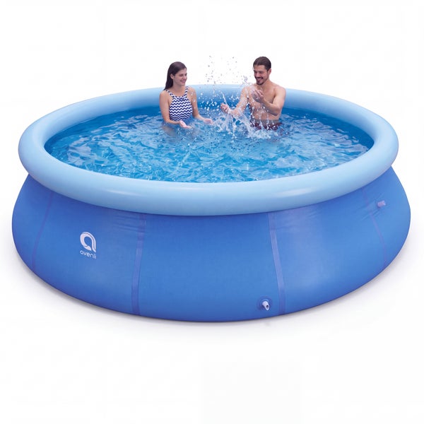 Ein rundes Avenli Quick Up Pool mit aufblasbarem Ring, in dem eine Frau und ein Mann im Wasser spielen und spritzen.