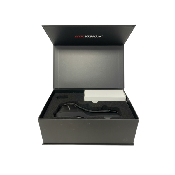 Hikvision Logo auf einer geöffneten Produktverpackung mit Wärmebildkamera.