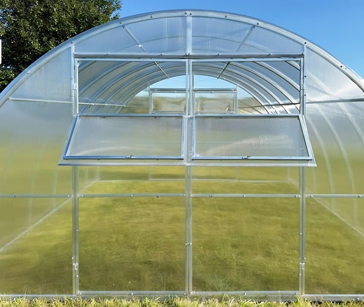 Gewächshaus mit geöffnetem Fenster