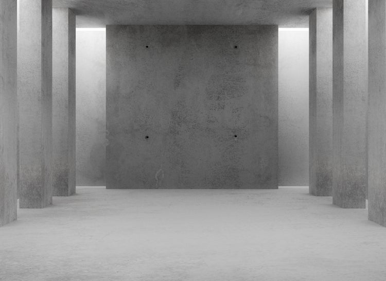 Industrieller Raum mit Betonwänden, Betonsäulen und einem Betonboden in einer hellen, großzügigen Umgebung.