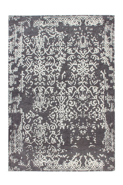 Rechteckiger Teppich mit orientalischer Ornamentik im Vintage-Stil, grau und weiß.