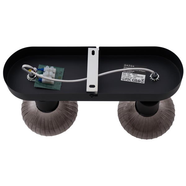 Innenansicht einer Deckenleuchte mit zwei Lampen und elektrischen Anschlüssen