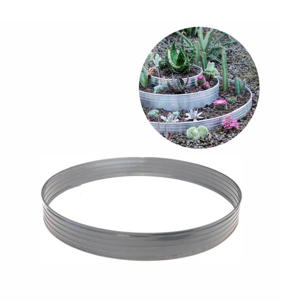 Rundes Hochbeet aus Metall in Wellenprofiloptik für den Garten, Anwendung als gestaffeltes Pflanzbeet mit Sukkulenten dargestellt.