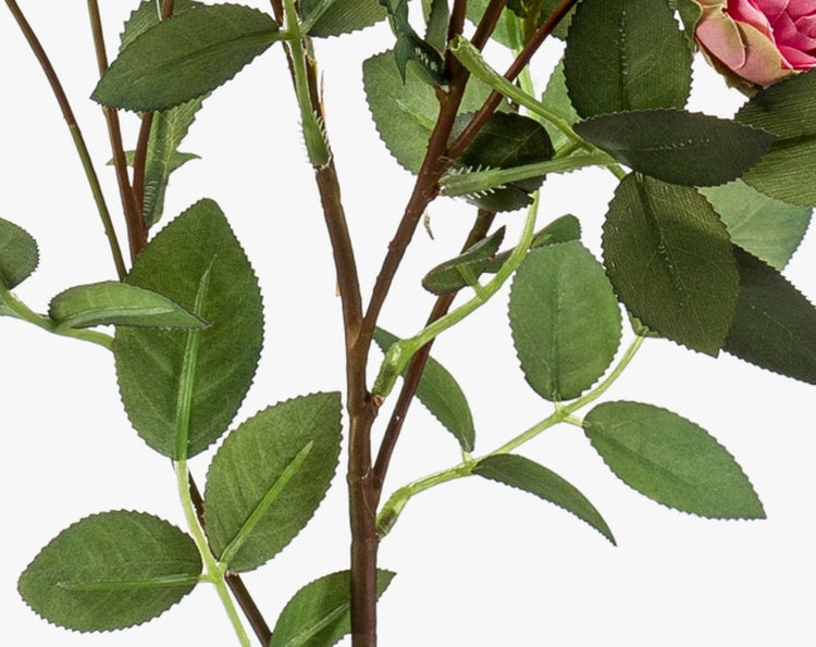 Künstlicher Rosenzweig mit mehreren rosa Blüten, Knospen und grünen Blättern am braunen Stiel.