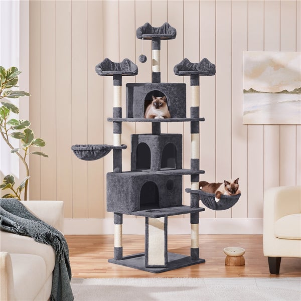 Katzenkratzbaum mit mehreren Ebenen, Höhlen und Liegeflächen, mit zwei Katzen