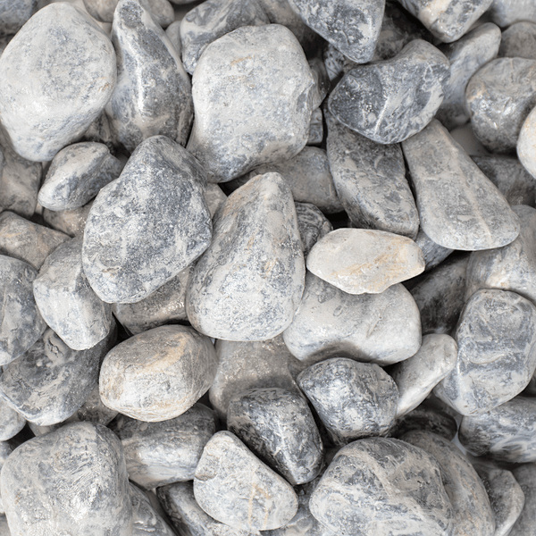 Abgerundeter Marmor-Zierkies grau-weiß für die Gartengestaltung.