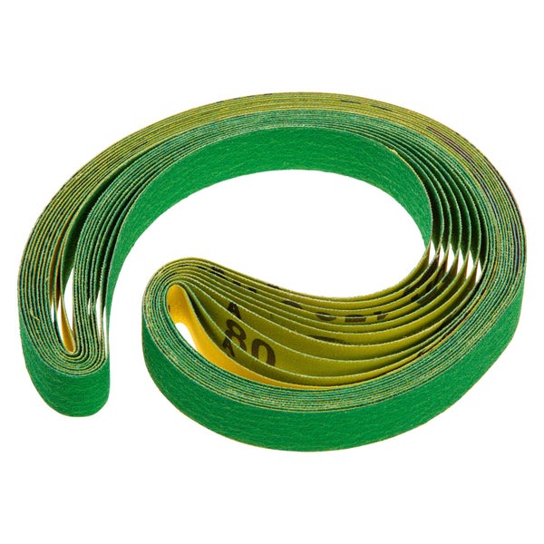 Mann trägt einen dunkelblauen Pullover.