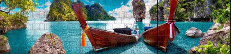 Foto-Tapete mit thailändischer Küstenlandschaft und Fischerbooten