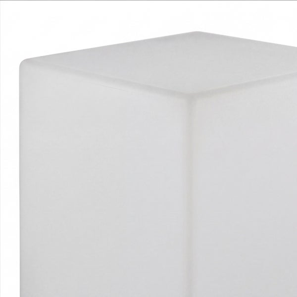 Quadratische Leuchte aus Kunststoff in Form eines Würfels als dekoratives Lichtelement
