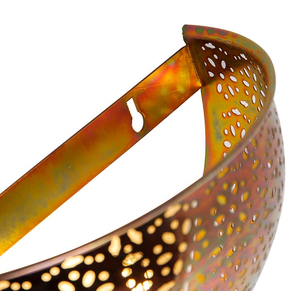 Detailaufnahme einer dekorativen Lampe mit Muster