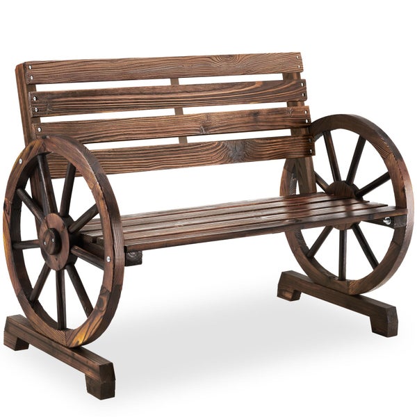 Gartenbank aus Holz mit Wagenrad-Armlehnen und Sitzfläche aus Latten.