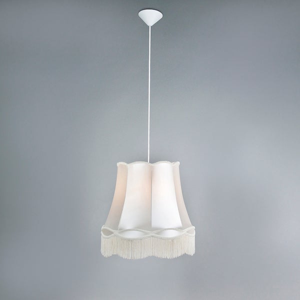 Klassische Hängeleuchte mit weißem Stoffschirm und dekorativen Fransen am unteren Rand.