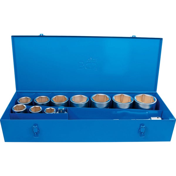 Steckschlüsselsatz in einem blauen Metallkoffer