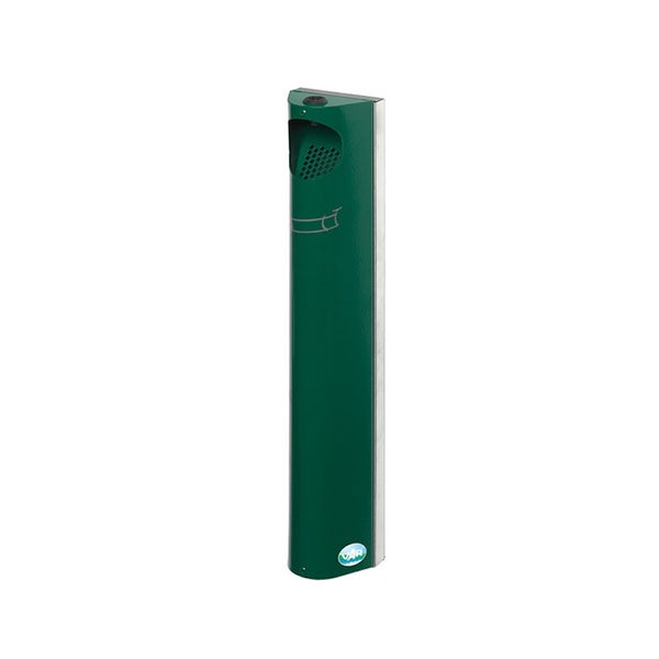 Grüner Standascher aus Metall für den Außenbereich mit VAR Logo und Zigarettensymbol.