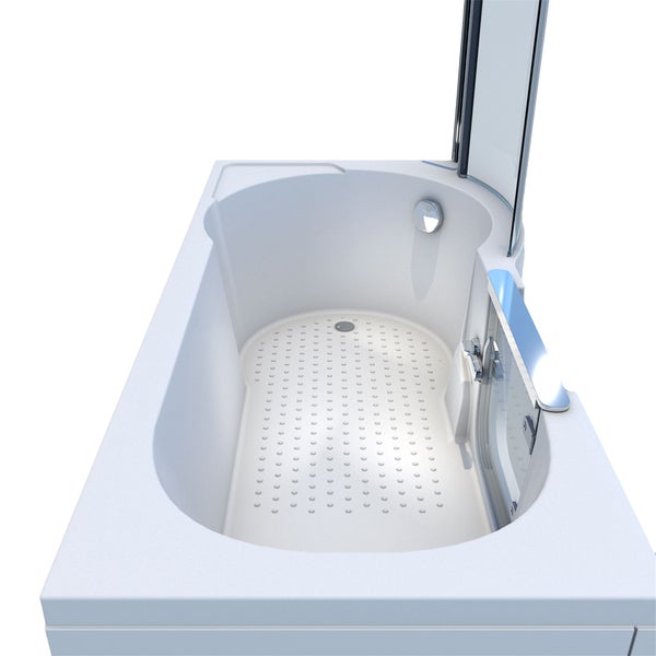 Weiße barrierefreie Sitzbadewanne mit integrierter Duschwand aus Glas, rutschhemmender Bodenstruktur und verchromten Details.
