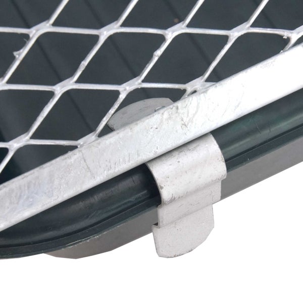 Laubschutzgitter für Dachrinnen aus Metall mit Befestigungsklammer.