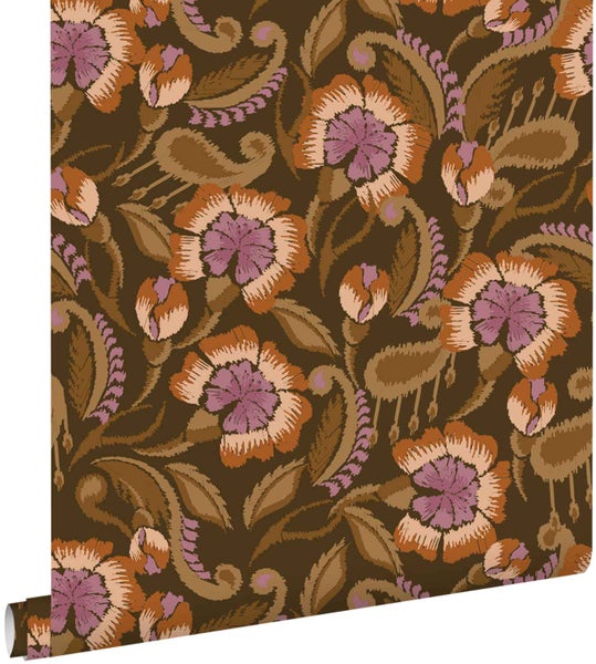 Vliestapete mit floralem Ikat-Muster im Vintage-Stil, große Blüten und Blattranken.