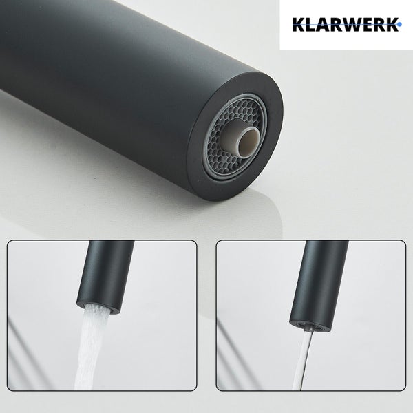 Klarwerk Küchenarmatur Auslauf mit Luftsprudler und zwei verschiedenen Strahlarten sowie Klarwerk Logo.