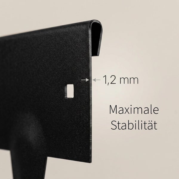 Detailansicht einer Beetbegrenzung aus Metall mit einer Materialstärke von 1,2 Millimetern für hohe Stabilität.