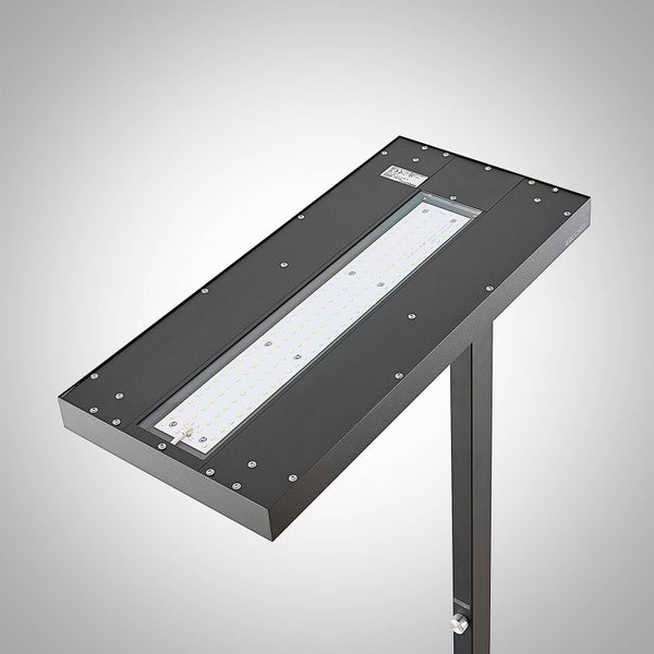 Moderne LED Bürostehleuchte mit rechteckigem Kopf, integriertem LED Panel und Drehdimmer, aus Metall gefertigt.