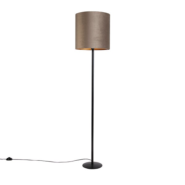 Stehlampe mit Lampenschirm