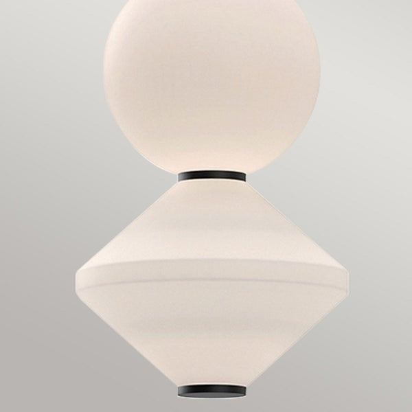 Dekorative Lampe mit Kugel und Kegelform