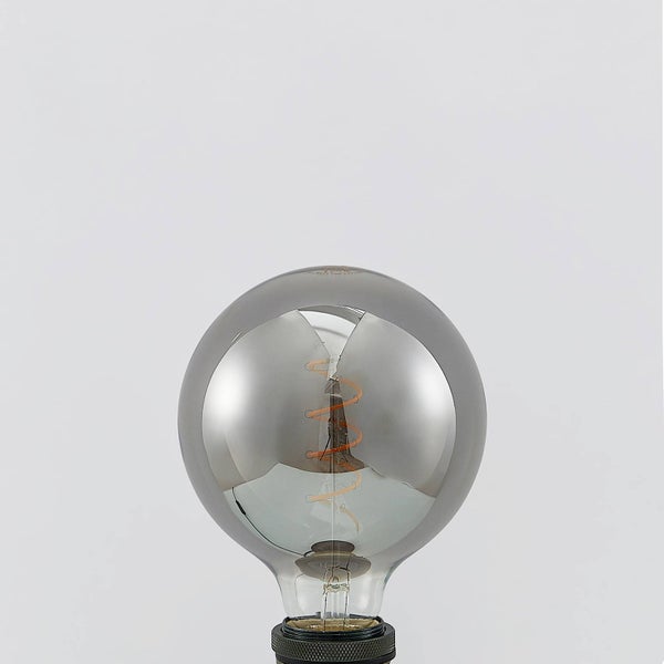 LED-Leuchtmittel Globe mit Rauchglas und Spiral-Filament.