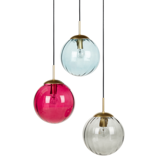 Hängelampe mit drei farbigen Glasschirmen