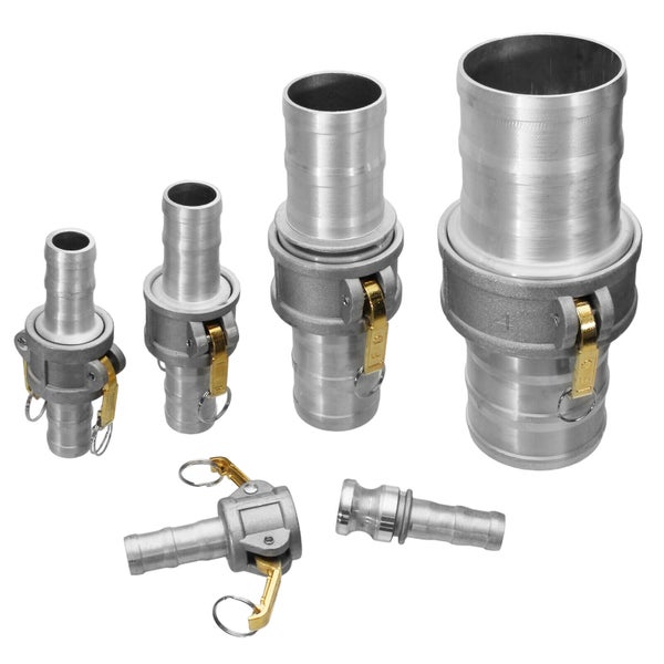 Set aus verschiedenen Storz Kupplungen mit Schlauchtüllen aus Metall für die Verbindung von Schläuchen.
