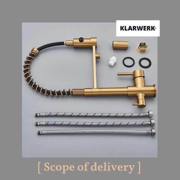Klarwerk Küchenarmatur in Messing mit Spiralfeder-Auslauf, Brause, Anschlussschläuchen, Montagematerial und Klarwerk Logo.