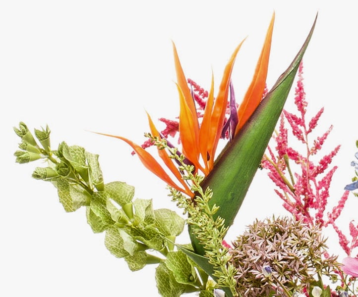 Künstlicher Blumenstrauß mit Skabiose, Nadelkissen-Protea, Celosia und grünem Blattwerk.