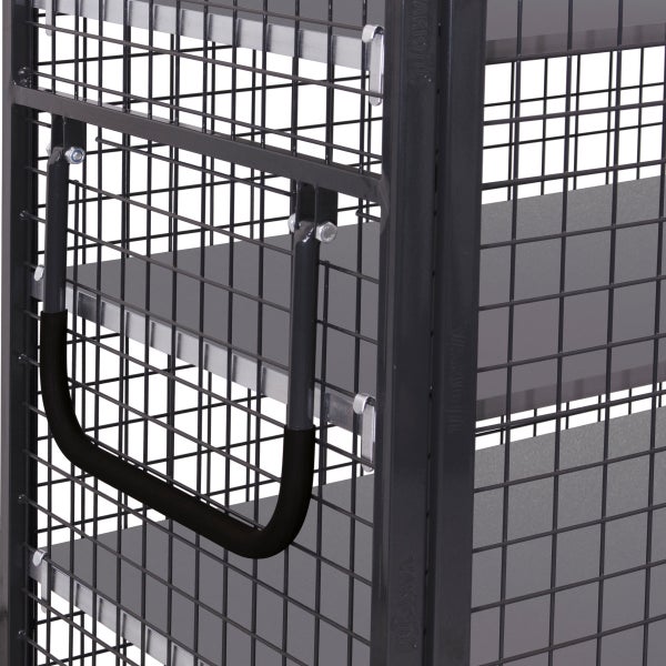 Detailansicht eines VARIOfit Gitterregals mit Regalböden und Griff