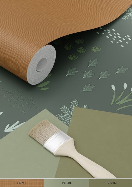 Tapetenrolle, Farbfelder und Pinsel auf Untergrund mit Pflanzenmuster