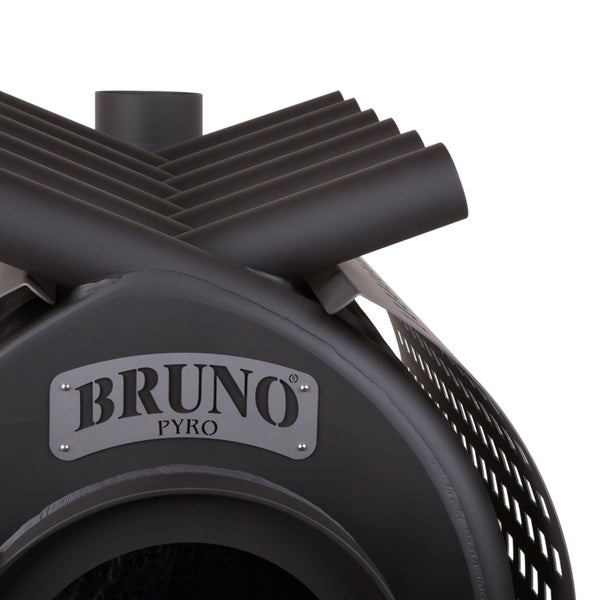 Detailansicht eines Bruno Pyro Ofens mit Luftheizregister und Firmenlogo