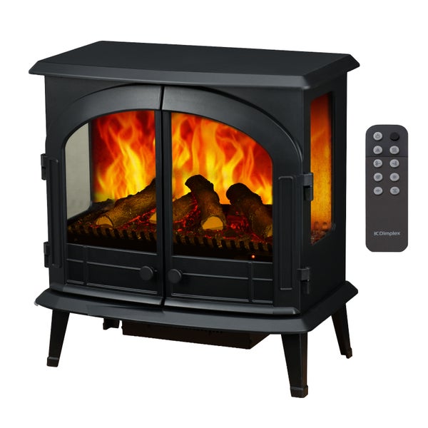 Schwarzer Dimplex elektrischer Kaminofen im Gusseisen-Design mit brennenden Holzscheiten und Fernbedienung.