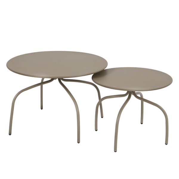 Set aus zwei runden Beistelltischen aus Metall in Taupe mit geschwungenen Beinen.